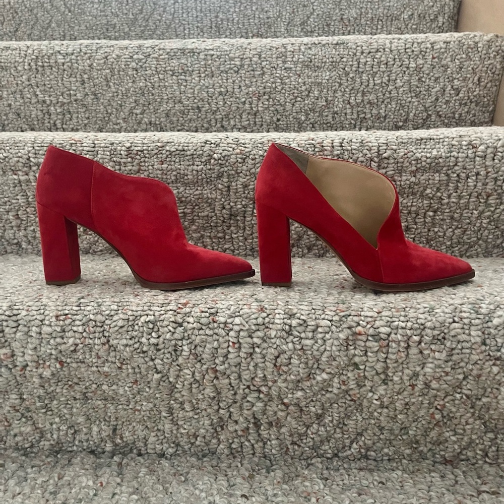 Vince Camuto size 9 Elegant Red Women's Heels
